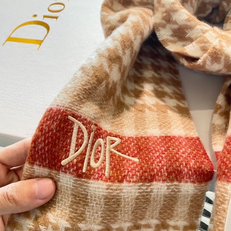 CHRISTIAN DIOR